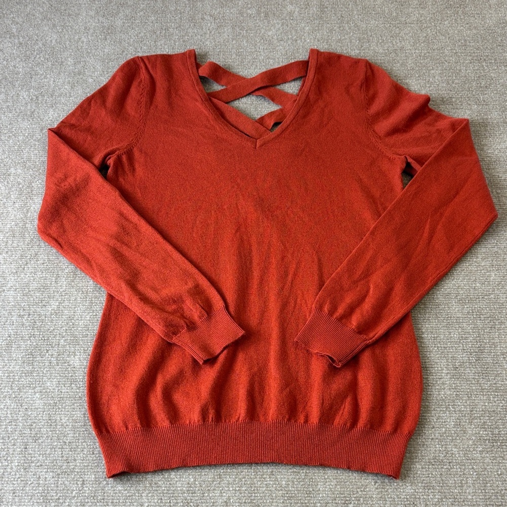 Love Ellie Women's Elegant V-Neck Cross-Back Sweater in Rust Size XS NWOT